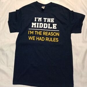 Gilden "middle child" tee M